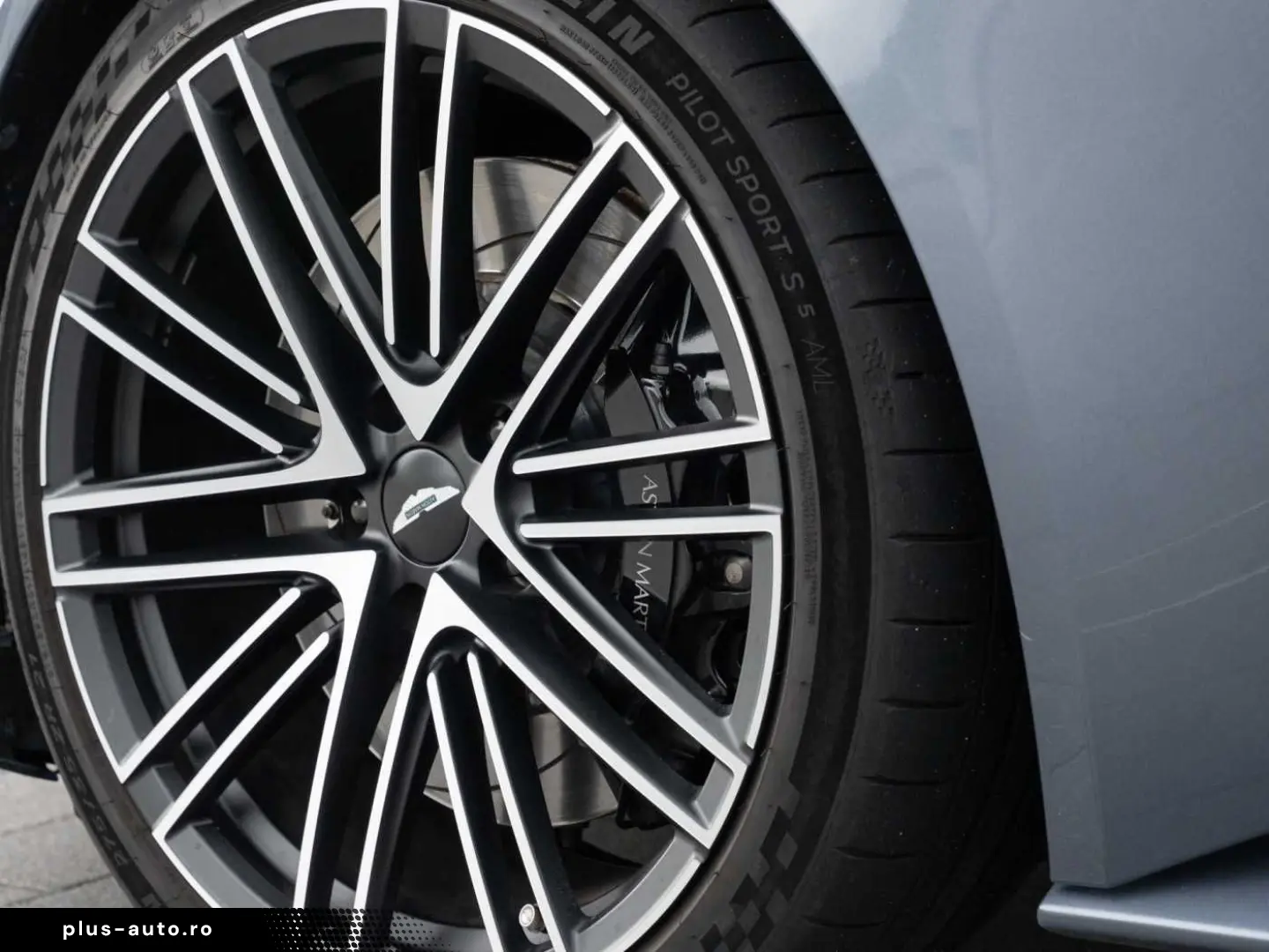 ASTON MARTIN DB12 V8 Coupe