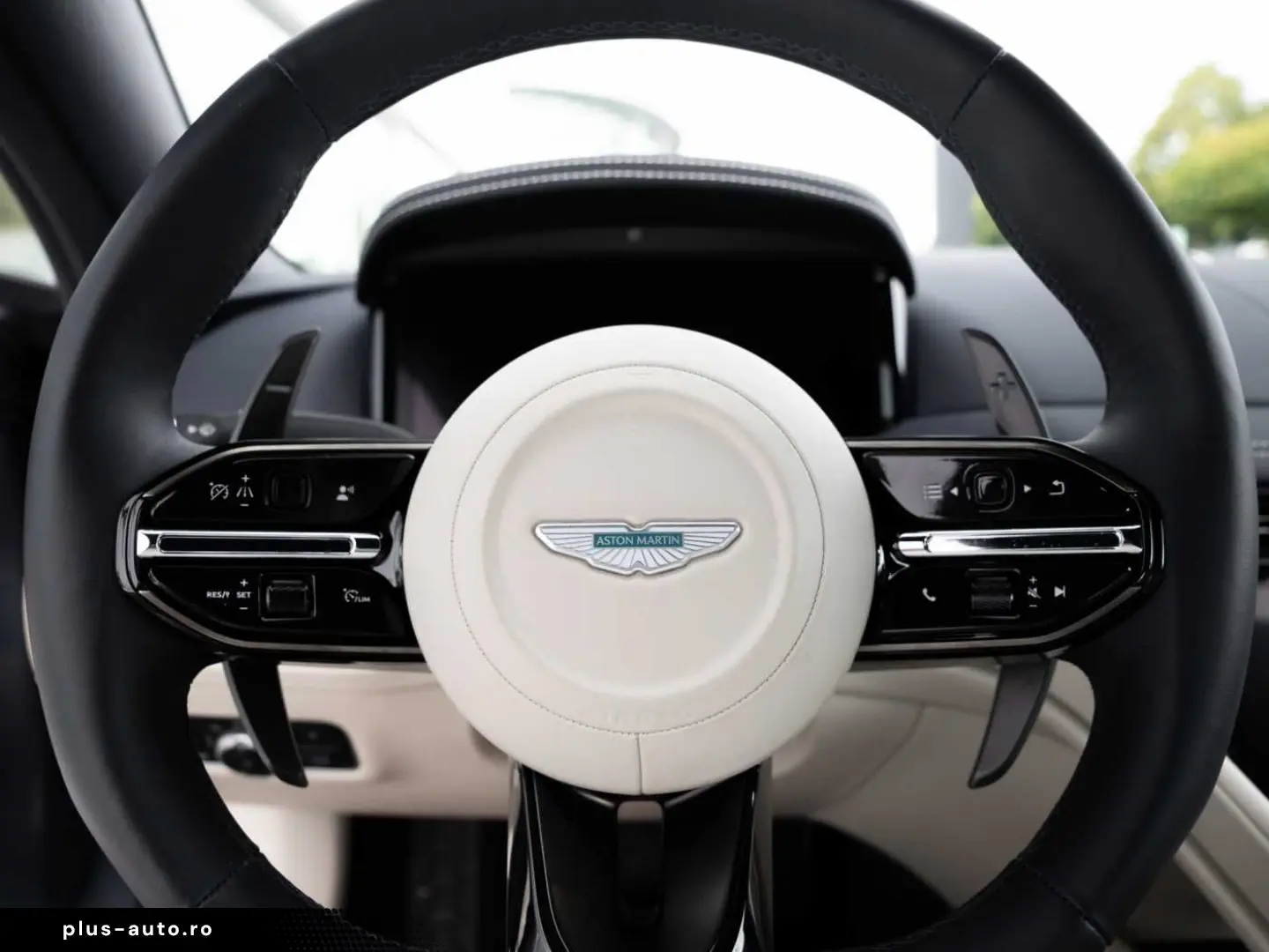 ASTON MARTIN DB12 V8 Coupe