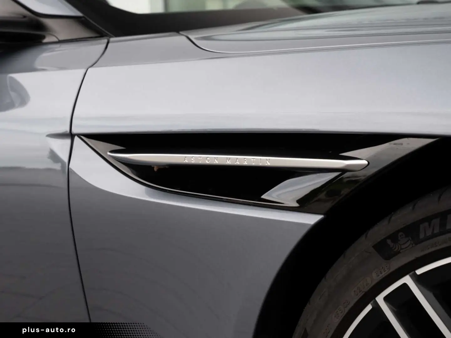 ASTON MARTIN DB12 V8 Coupe