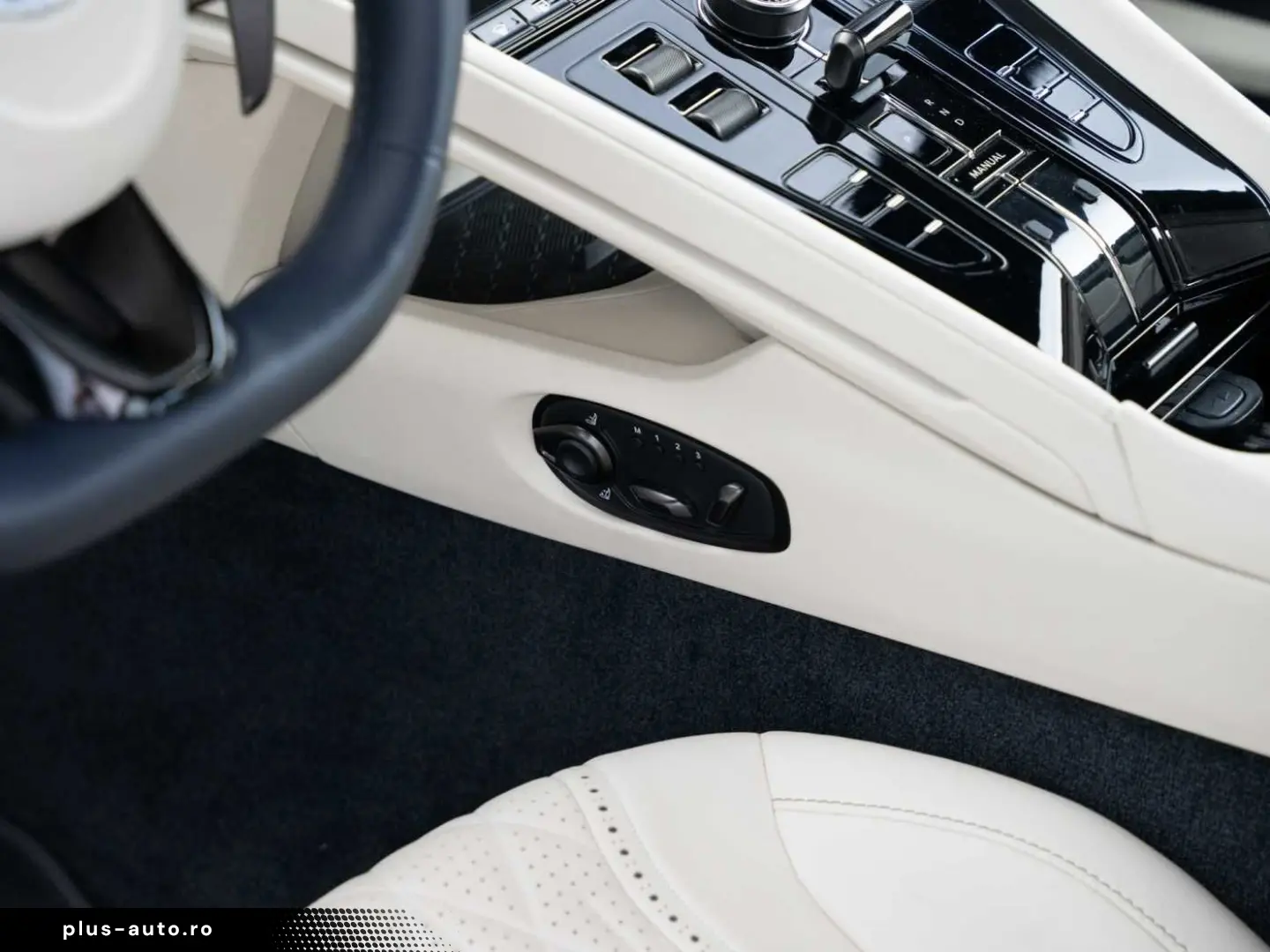 ASTON MARTIN DB12 V8 Coupe
