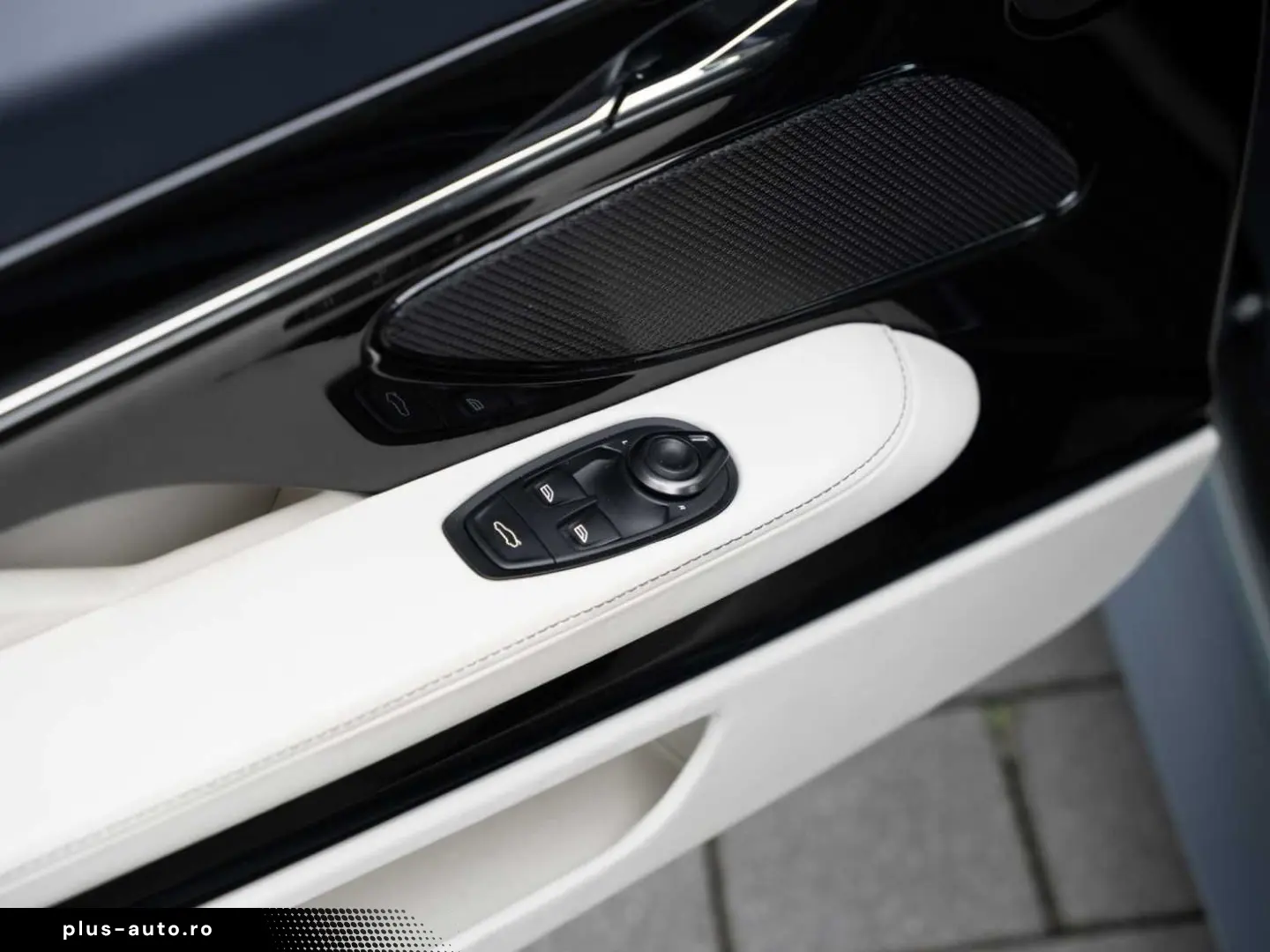 ASTON MARTIN DB12 V8 Coupe