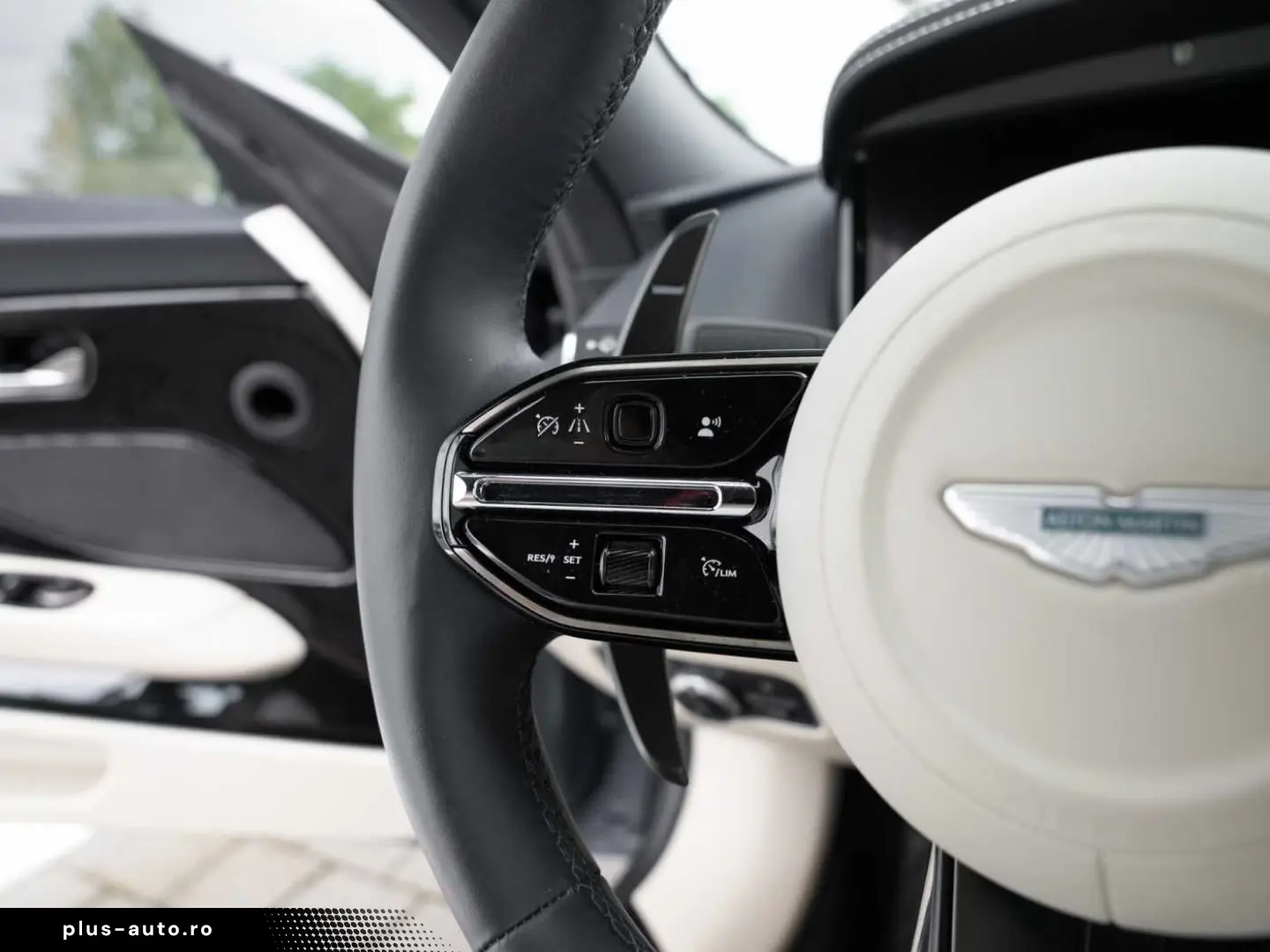 ASTON MARTIN DB12 V8 Coupe