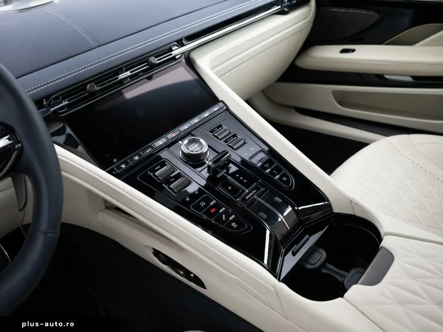 ASTON MARTIN DB12 V8 Coupe