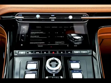 ASTON MARTIN DB12 VOLANTE SPIRIT SILVER PPF BLACK PA…