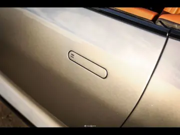 ASTON MARTIN DB12 VOLANTE SPIRIT SILVER PPF BLACK PA…