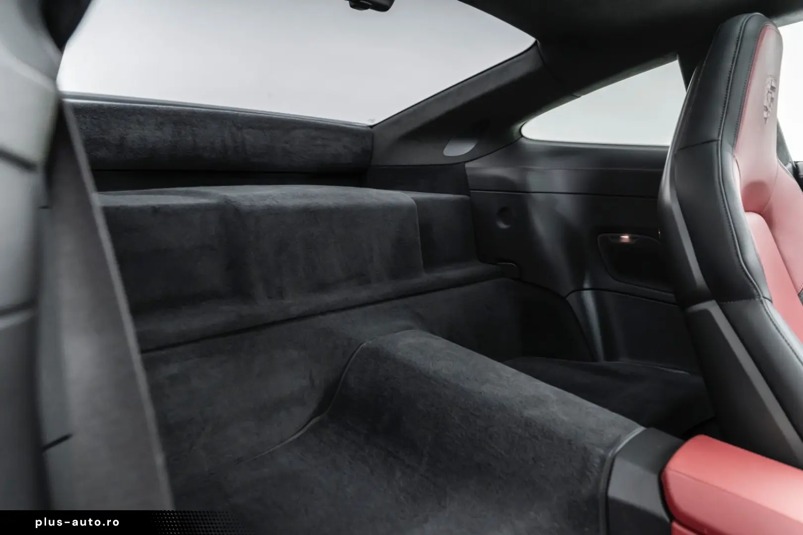 PORSCHE 992.2 Carrera 4 GTS THybr Burmester Aerokit Lift