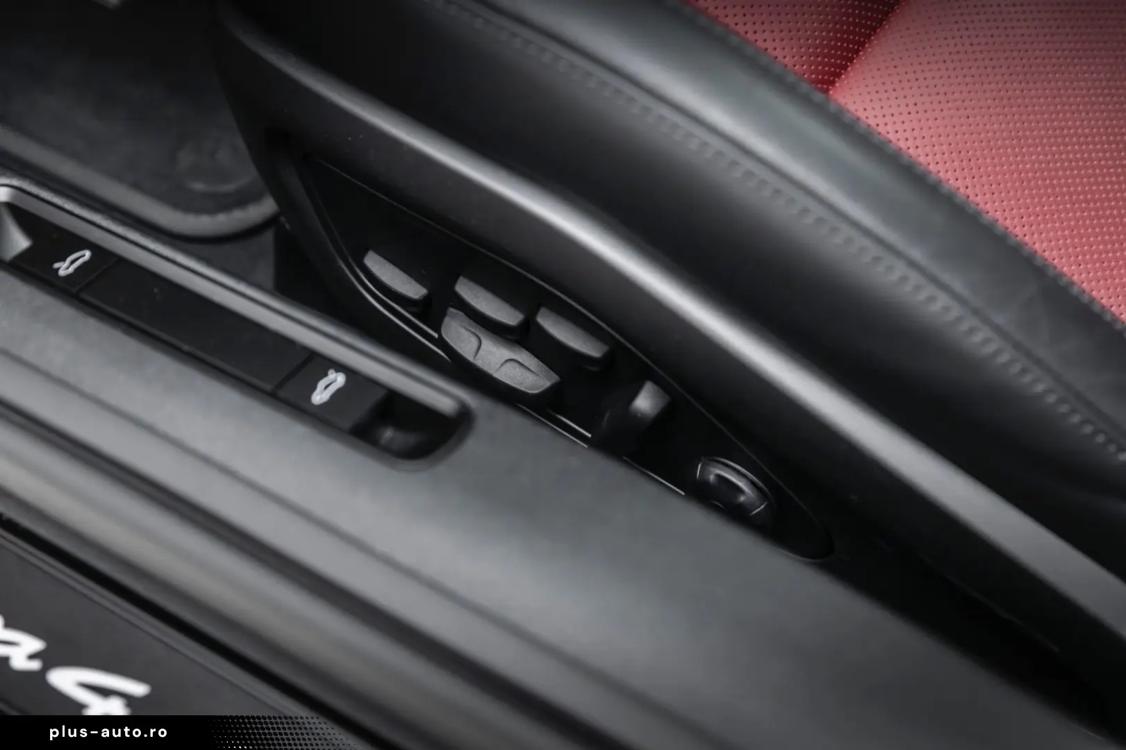 PORSCHE 992.2 Carrera 4 GTS THybr Burmester Aerokit Lift