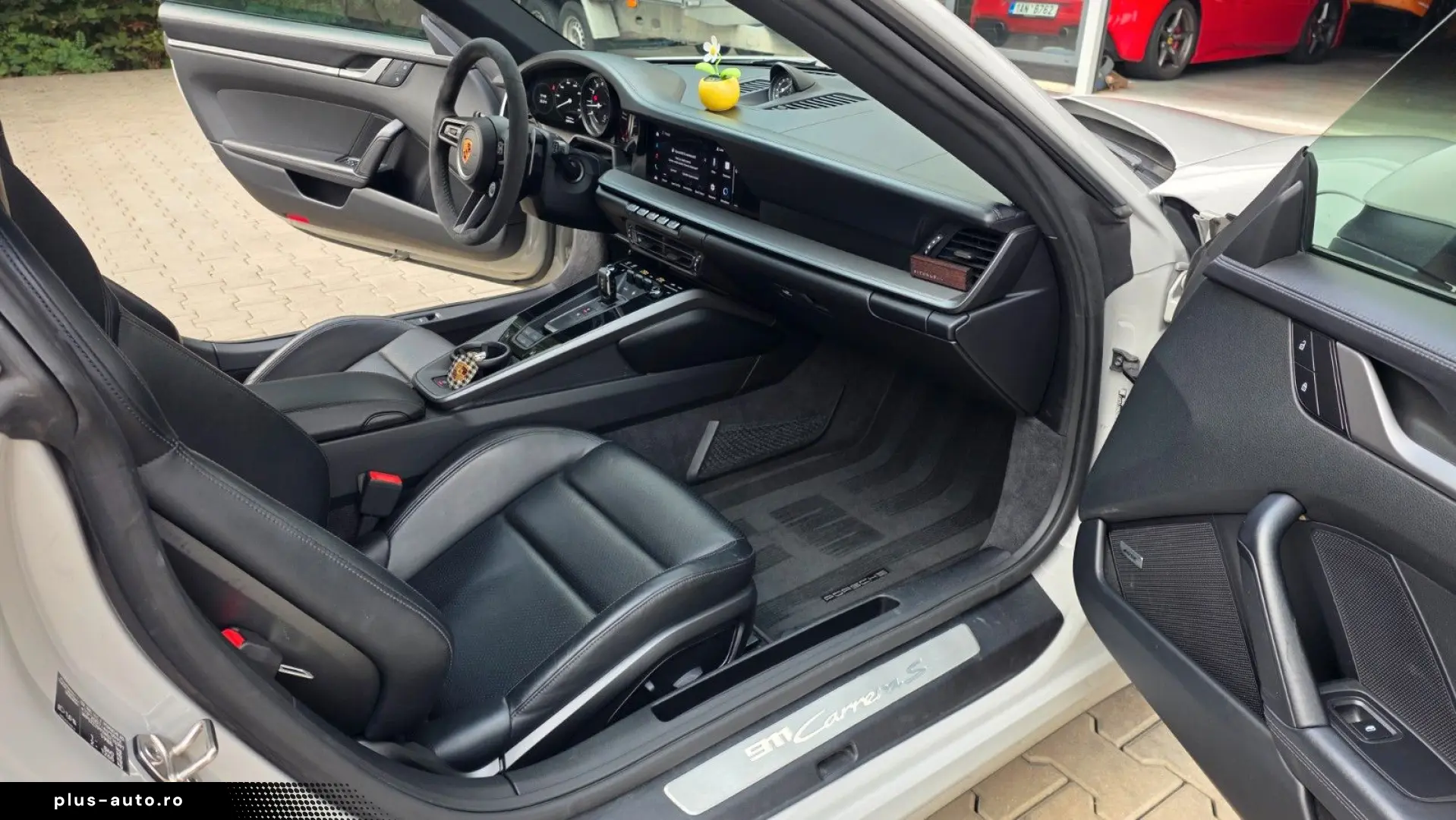 PORSCHE 911 2022 — imagine 12