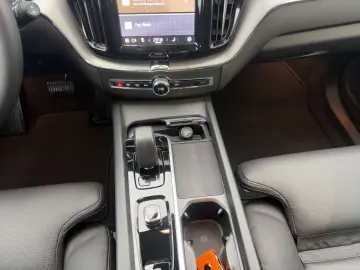 VOLVO XC60 B5 AWD Core Aut Leder H&K Licht- Winter