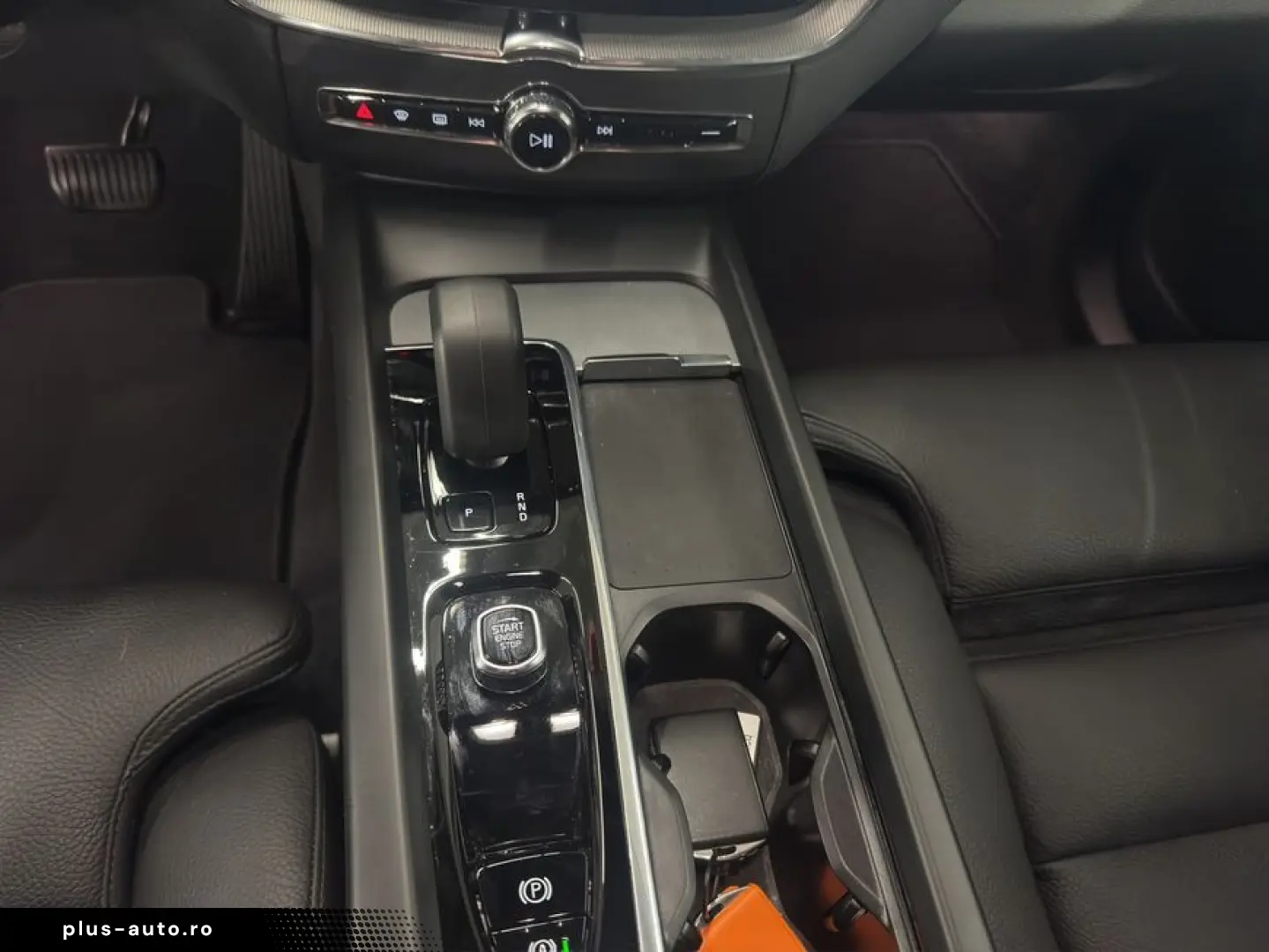 VOLVO XC60 B5 AWD Vollleder BLIS Pilot Licht- Winter-