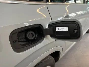 VOLVO XC90 B5 AWD Aut 7S Leder Maps LED Licht-Paket Pi