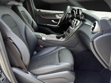 MERCEDES-BENZ GLC 300 d AMG 19 HUD Distro 360 Lufted…