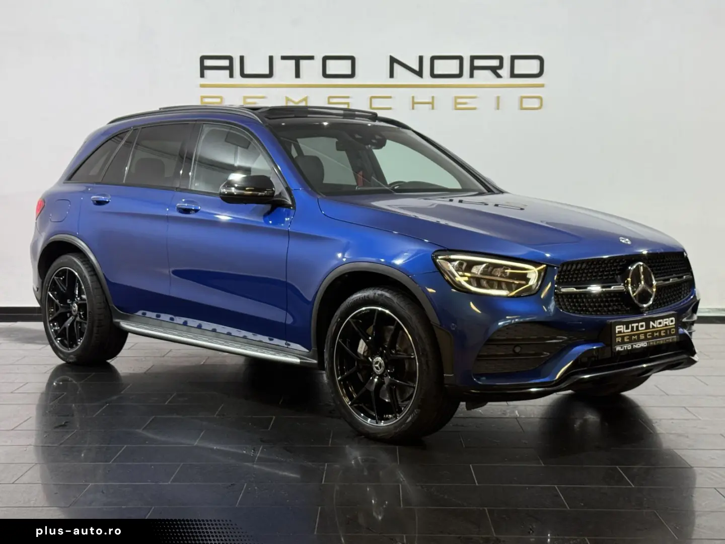 MERCEDES-BENZ GLC 300 AMG  4M Airmatic Pano HeadP 360  Leder