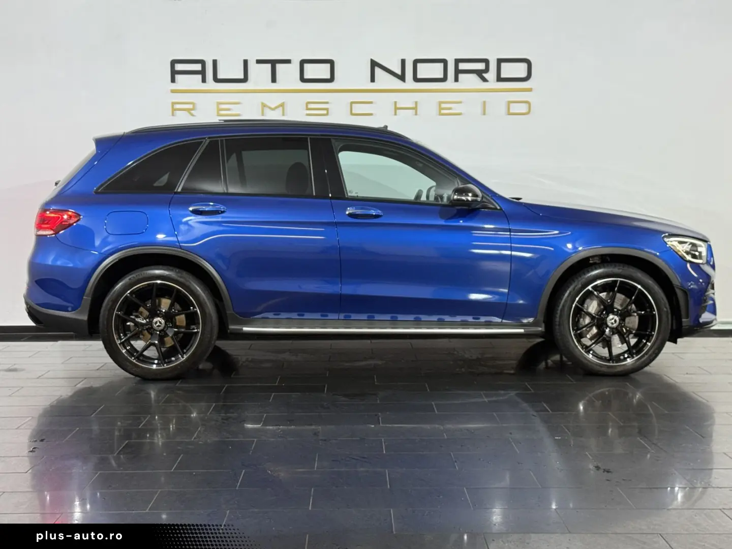 MERCEDES-BENZ GLC 300 AMG  4M Airmatic Pano HeadP 360  Leder
