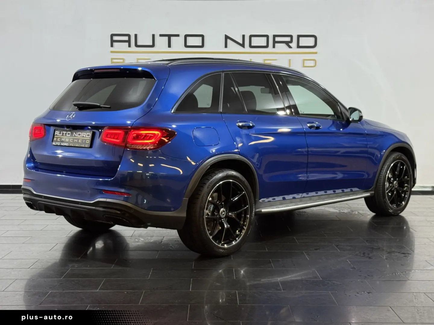 MERCEDES-BENZ GLC 300 AMG  4M Airmatic Pano HeadP 360  Leder