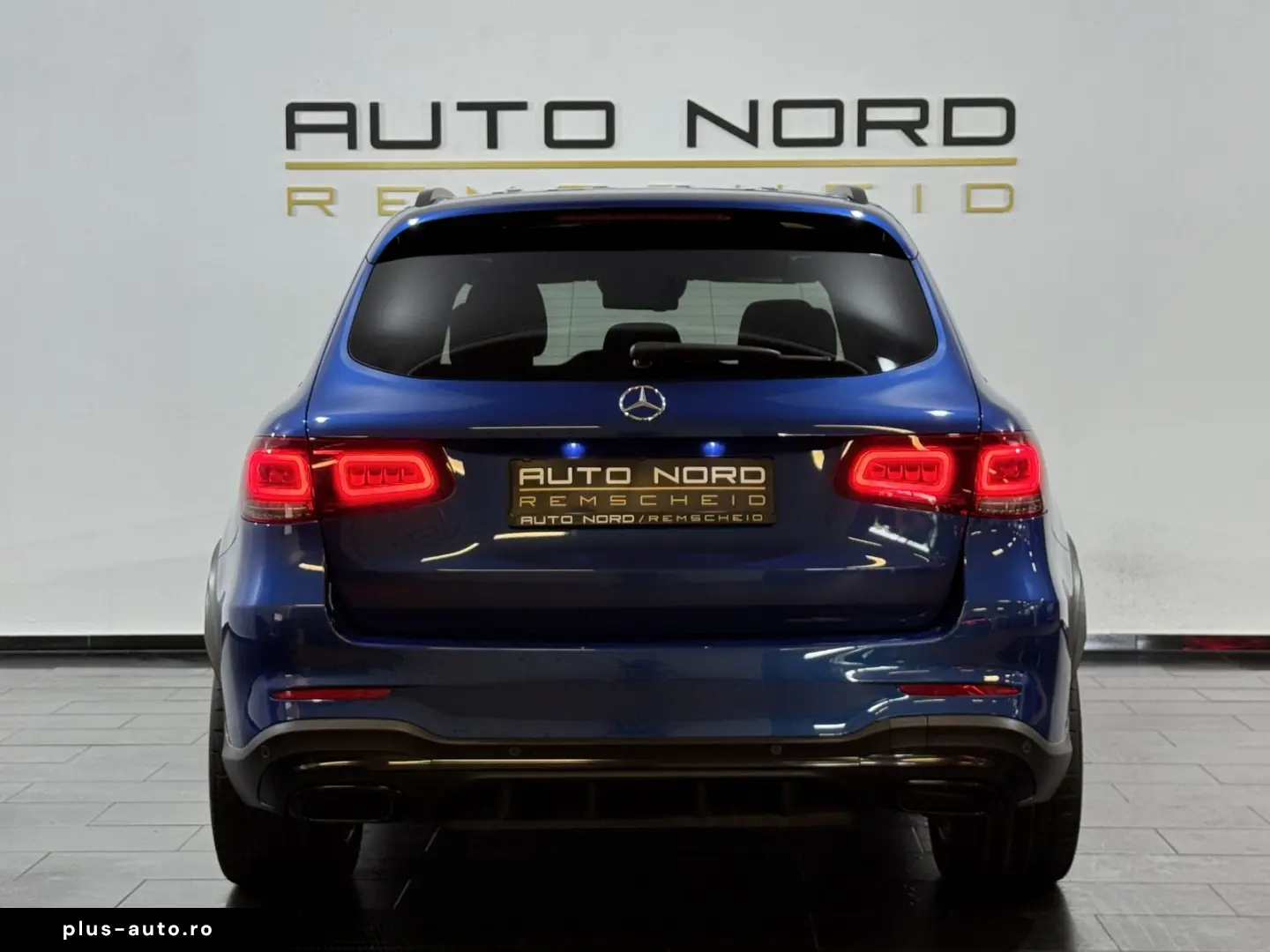 MERCEDES-BENZ GLC 300 AMG  4M Airmatic Pano HeadP 360  Leder