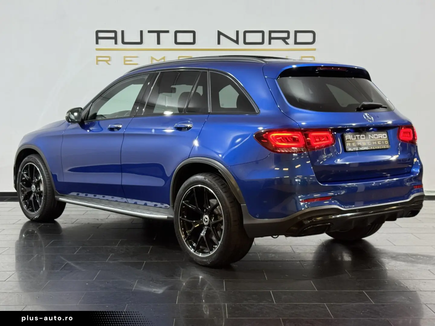 MERCEDES-BENZ GLC 300 AMG  4M Airmatic Pano HeadP 360  Leder
