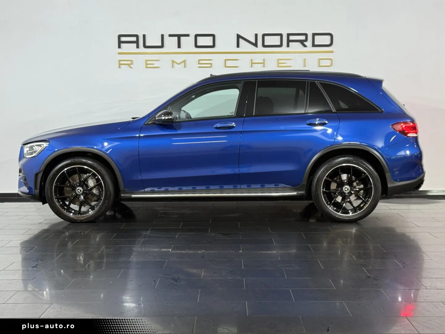MERCEDES-BENZ GLC 300 AMG  4M Airmatic Pano HeadP 360  Leder