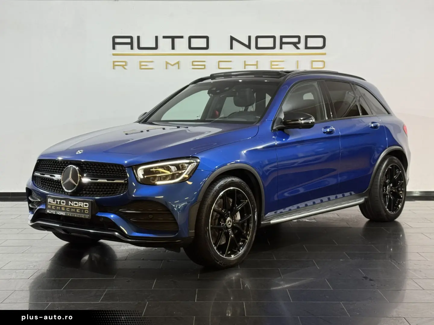 MERCEDES-BENZ GLC 300 AMG  4M Airmatic Pano HeadP 360  Leder