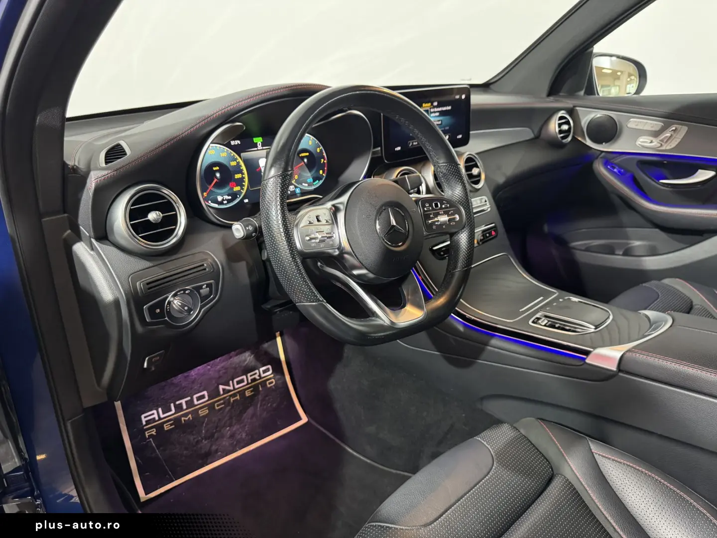MERCEDES-BENZ GLC 300 AMG  4M Airmatic Pano HeadP 360  Leder