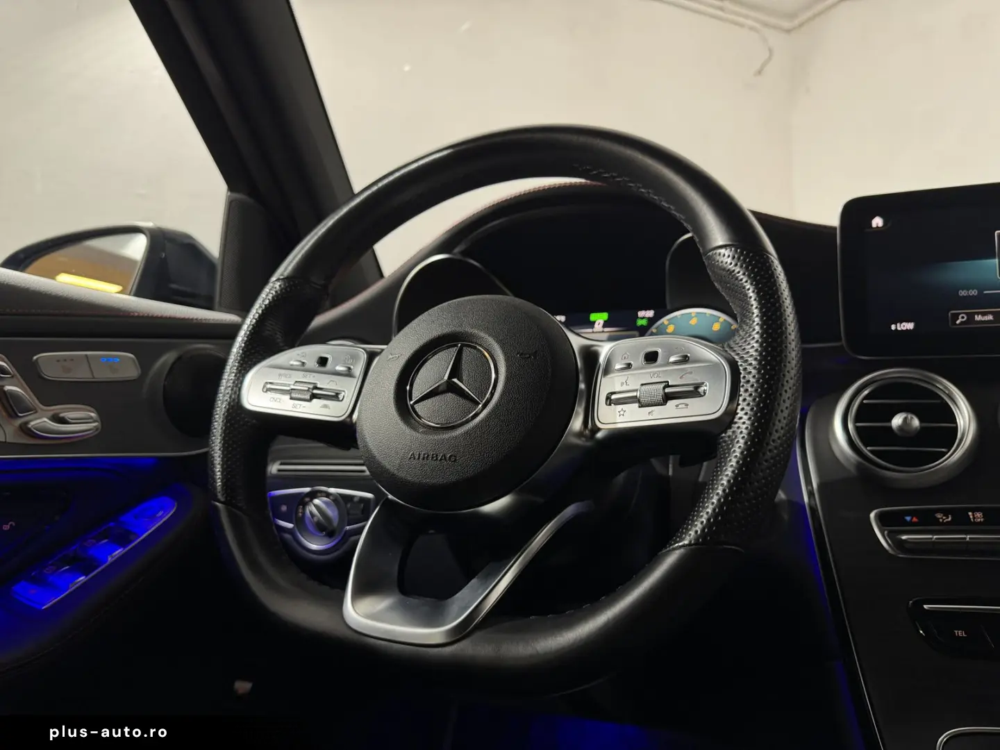 MERCEDES-BENZ GLC 300 AMG  4M Airmatic Pano HeadP 360  Leder