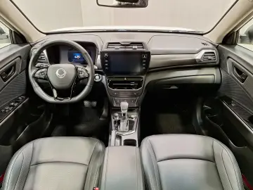 KGM Tivoli Grand 1.5 P 2WD AT Sapphire Pano Leder LE