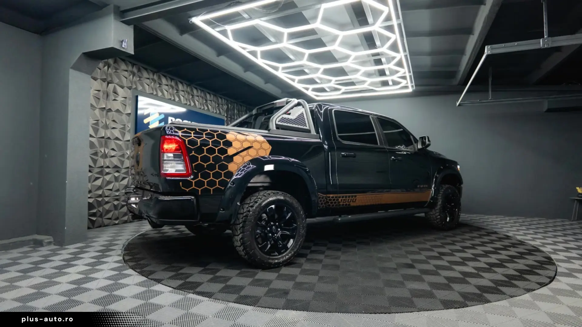 DODGE RAM 5.7 V8 HEMI 4x4 OFFROAD NIGHT-PACKET