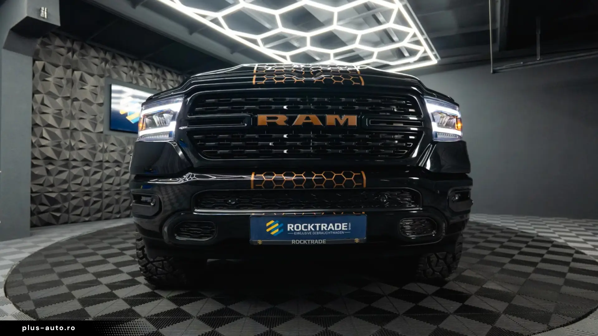 DODGE RAM 5.7 V8 HEMI 4x4 OFFROAD NIGHT-PACKET