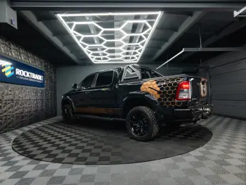 DODGE RAM 5.7 V8 HEMI 4x4 OFFROAD NIGHT-PACKET