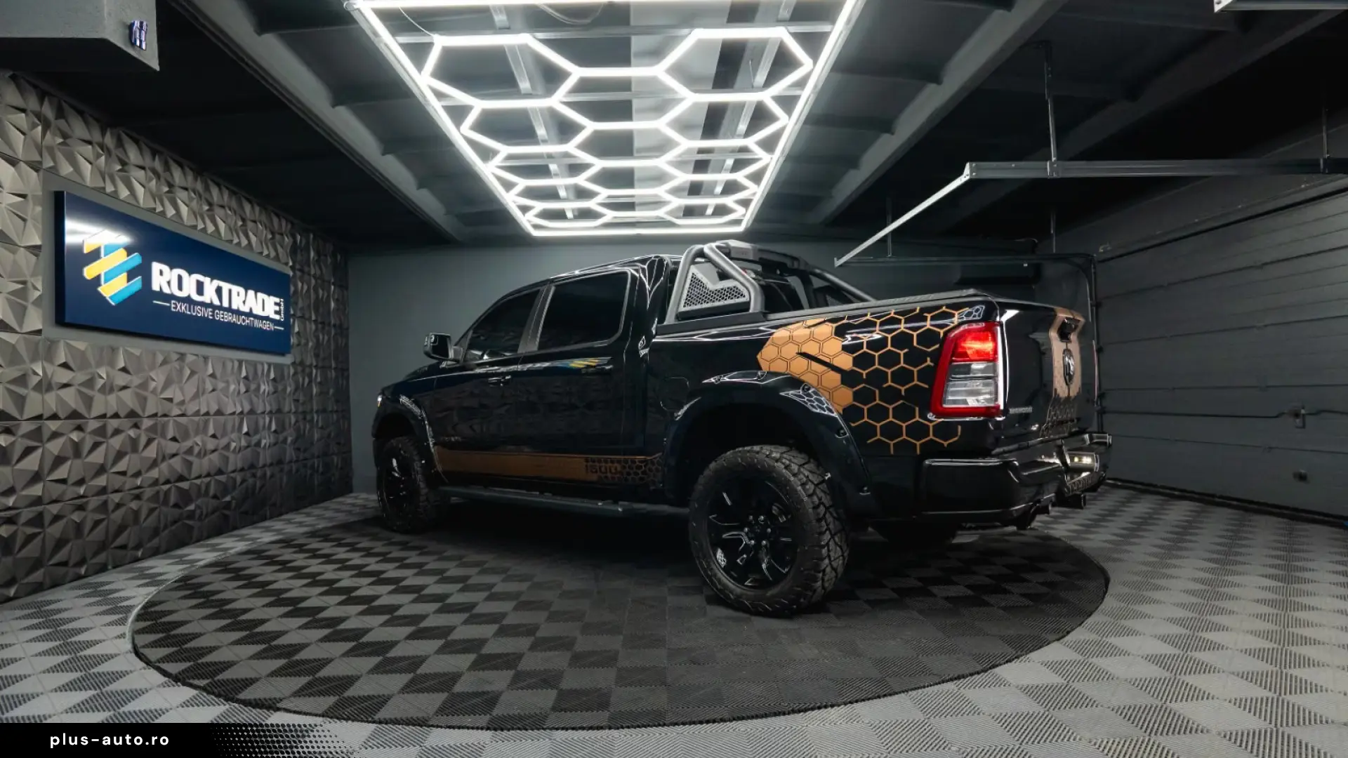 DODGE RAM 5.7 V8 HEMI 4x4 OFFROAD NIGHT-PACKET