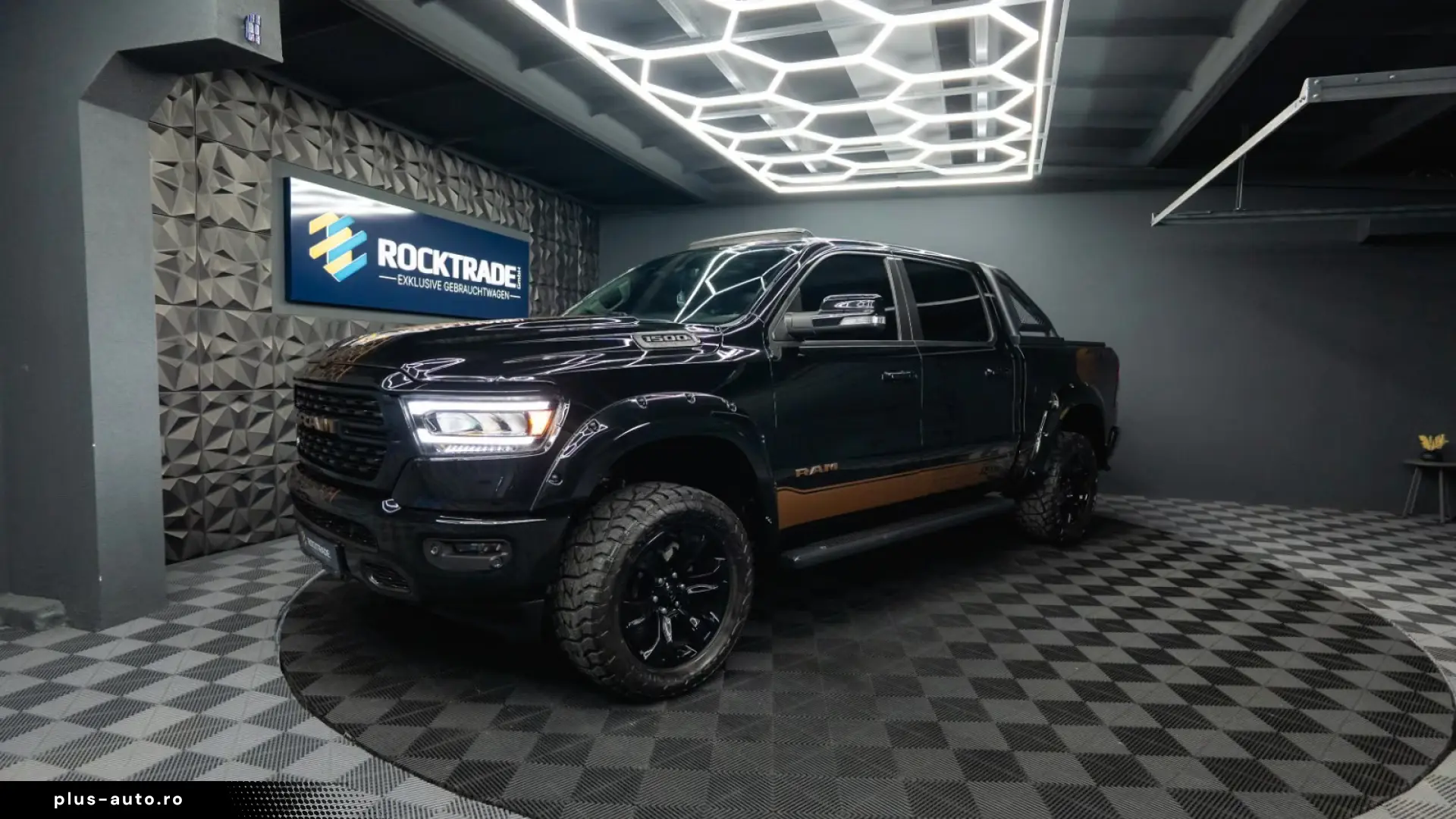 DODGE RAM 5.7 V8 HEMI 4x4 OFFROAD NIGHT-PACKET