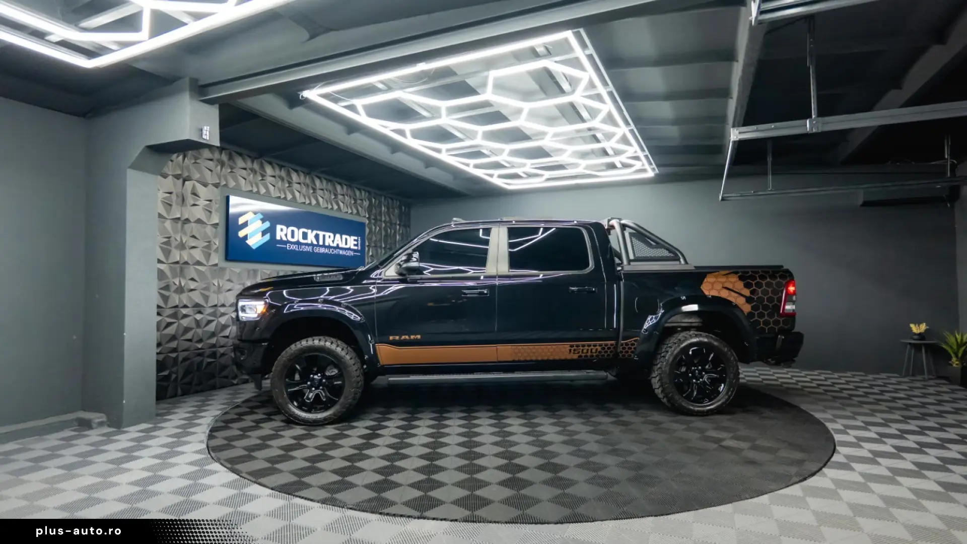 DODGE RAM 5.7 V8 HEMI 4x4 OFFROAD NIGHT-PACKET