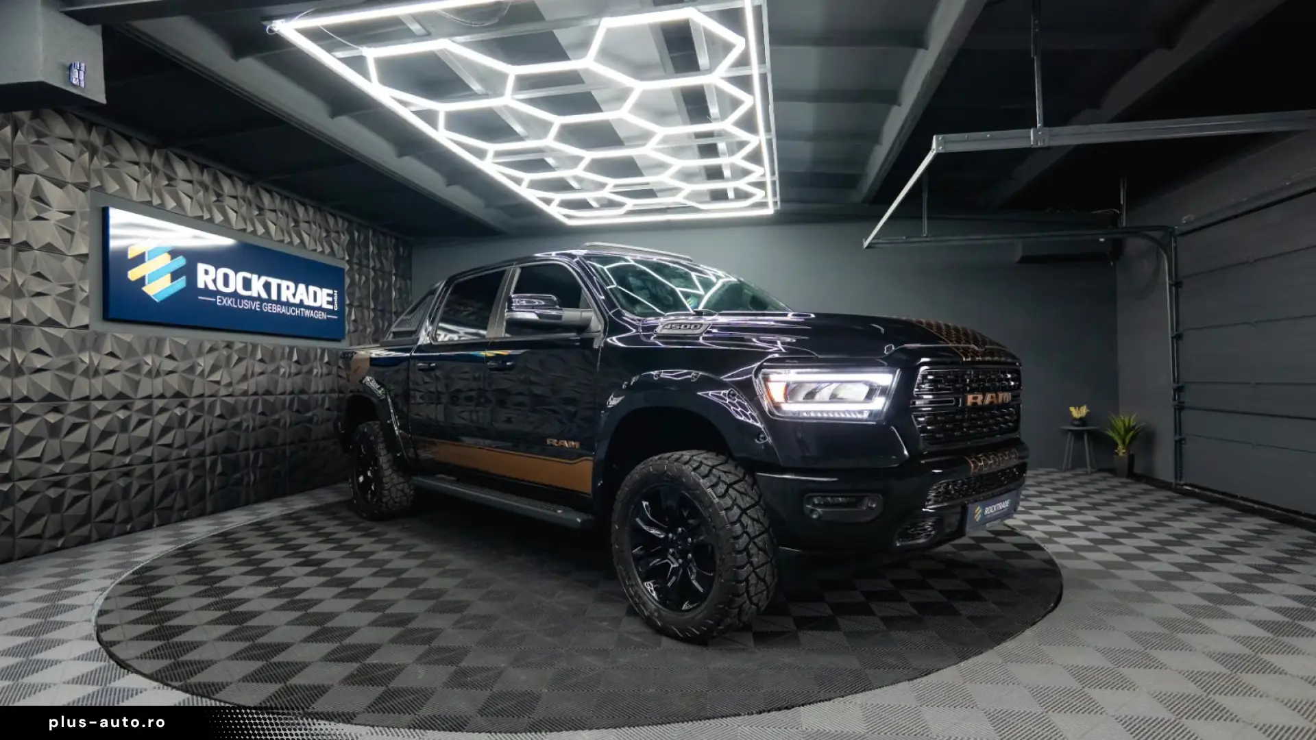 DODGE RAM 5.7 V8 HEMI 4x4 OFFROAD NIGHT-PACKET