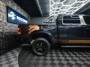DODGE RAM 5.7 V8 HEMI 4x4 OFFROAD NIGHT-PACKET