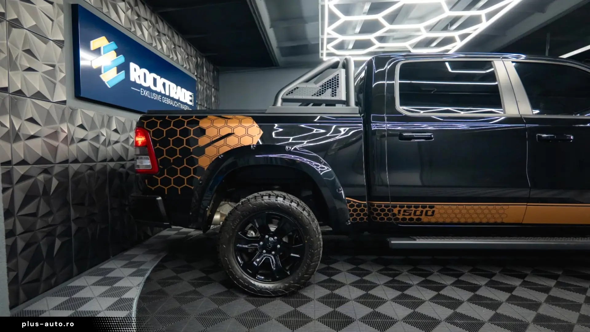 DODGE RAM 5.7 V8 HEMI 4x4 OFFROAD NIGHT-PACKET
