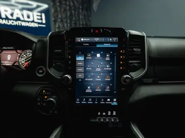 DODGE RAM 5.7 V8 HEMI 4x4 OFFROAD NIGHT-PACKET