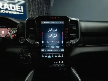 DODGE RAM 5.7 V8 HEMI 4x4 OFFROAD NIGHT-PACKET
