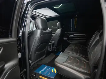 DODGE RAM 5.7 V8 HEMI 4x4 OFFROAD NIGHT-PACKET