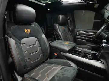 DODGE RAM 5.7 V8 HEMI 4x4 OFFROAD NIGHT-PACKET