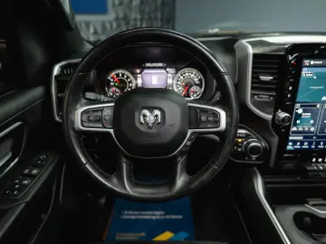 DODGE RAM 5.7 V8 HEMI 4x4 OFFROAD NIGHT-PACKET