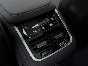 VOLVO XC90 T8 AWD Plus Bright B&W Ventil AirSusp 360