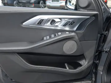 BMW XM 50e M Sport HUD ACC AHK 360 KAM RFK NAVI LED