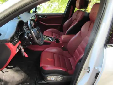 Porsche Macan GTS Sport-Chrono Panoramadach Sports seats
