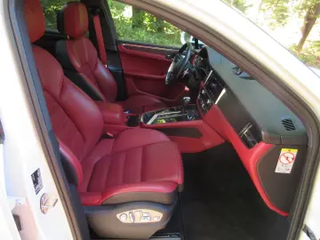 Porsche Macan GTS Sport-Chrono Panoramadach Sports seats