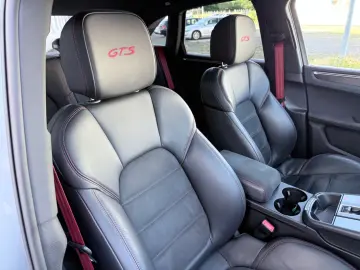 Porsche Macan GTS Pano Chrono SAGA Approved Air