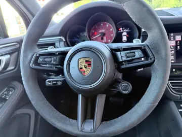 Porsche Macan GTS Pano Chrono SAGA Approved Air