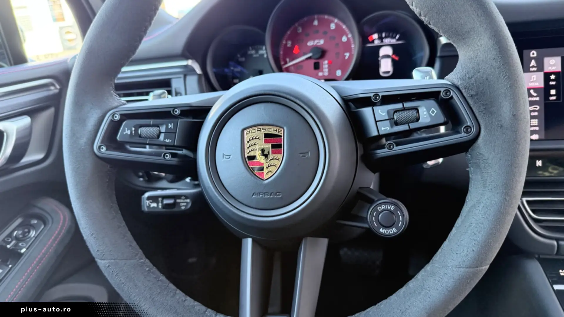 Porsche Macan GTS Pano Chrono SAGA Approved Air