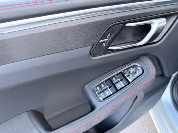 Porsche Macan GTS Pano Chrono SAGA Approved Air