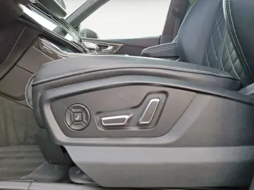 AUDI Q8 55 TFSI quattro tiptronic
