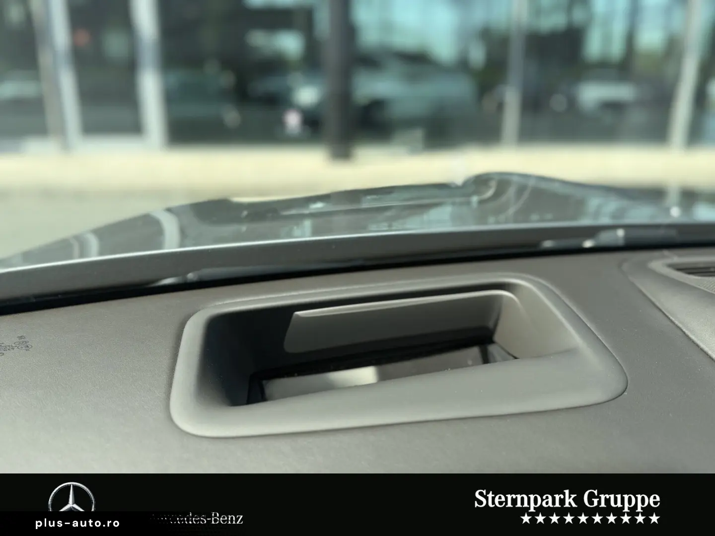 MERCEDES-BENZ Maybach S 580 First-Class Chaffeur HUD